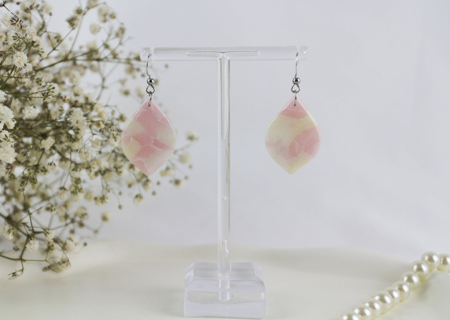 Pastell rosa creme Hängeohrringe