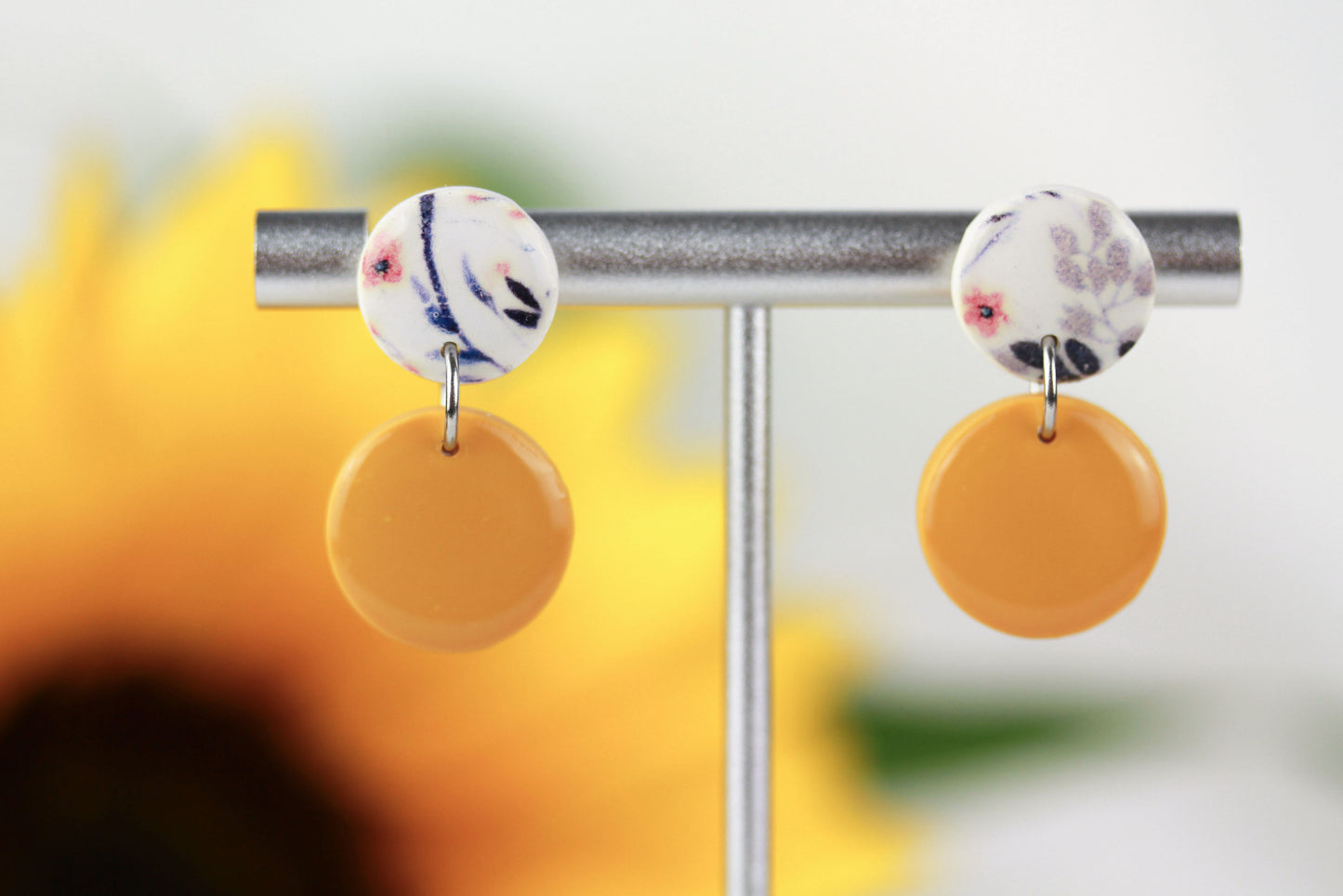 Blau und Gelbe Polymer Clay Ohrringe „Nori“ – Kollektion Dualis