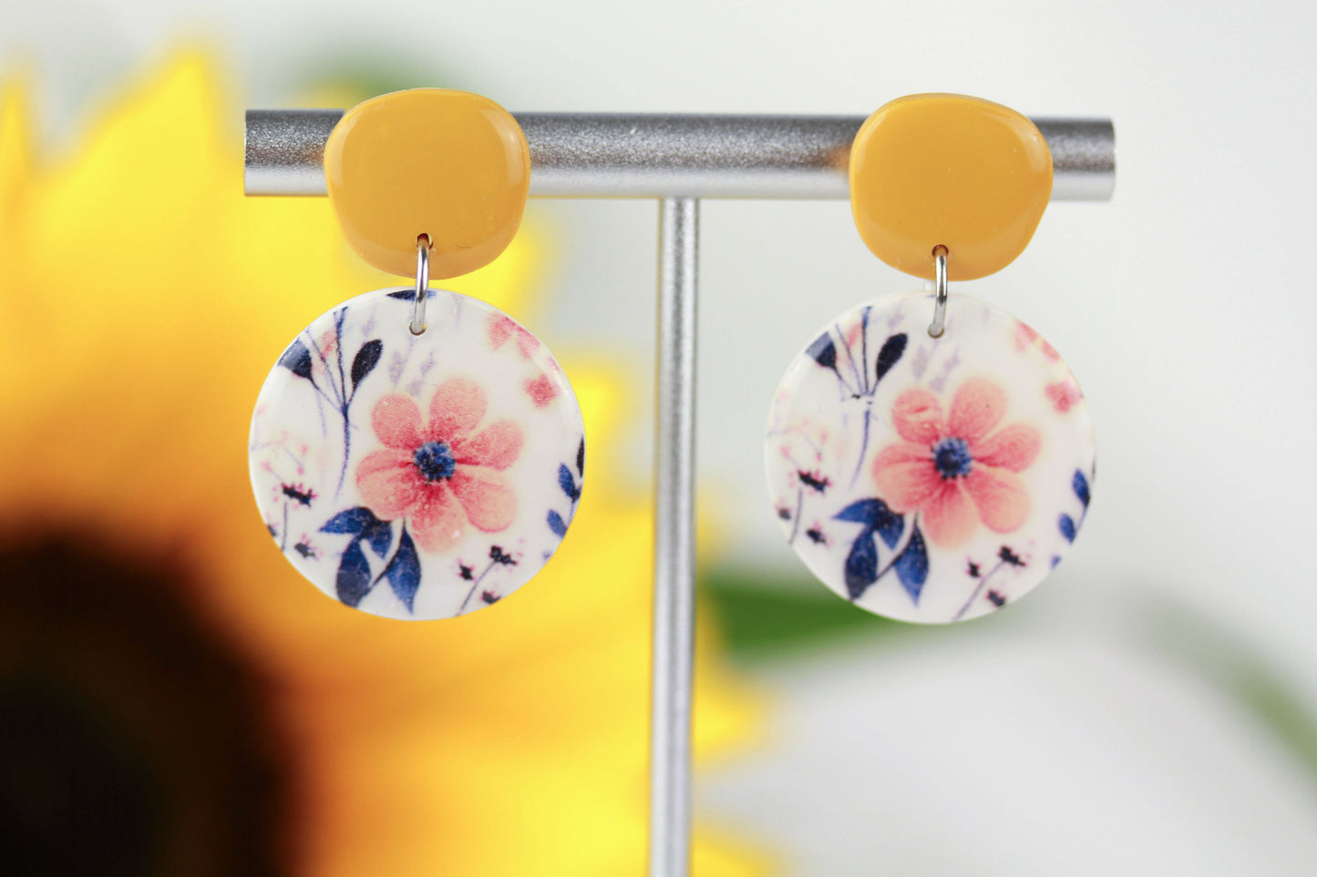 Blaue florale Polymer Clay Ohrringe „Sori“ – Kollektion Dualis