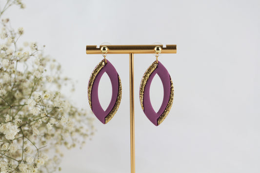 Elegante Lila Ohrringe mit Goldglitzer – Handgefertigte Polymer Clay Statement