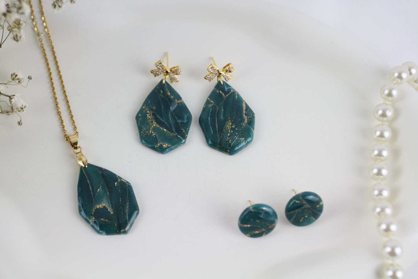 Elegante türkis goldene Polymer Clay Ohrringe und Halskette - Kollektion