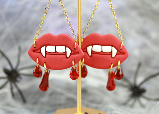 Blutige Lippen Ohrringe – Handgefertigte Horror Statement Ohrringe | Halloween Edition