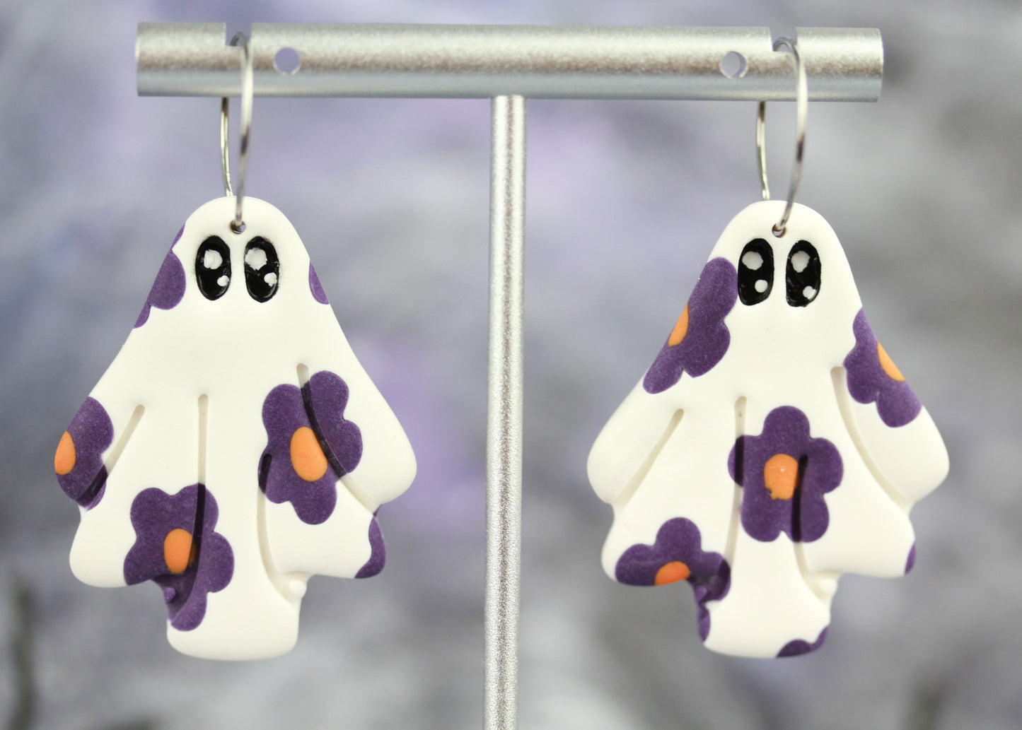 Geister in Blumenkleid Ohrringe – Süße Polymer Clay Ohrringe | Halloween Edition