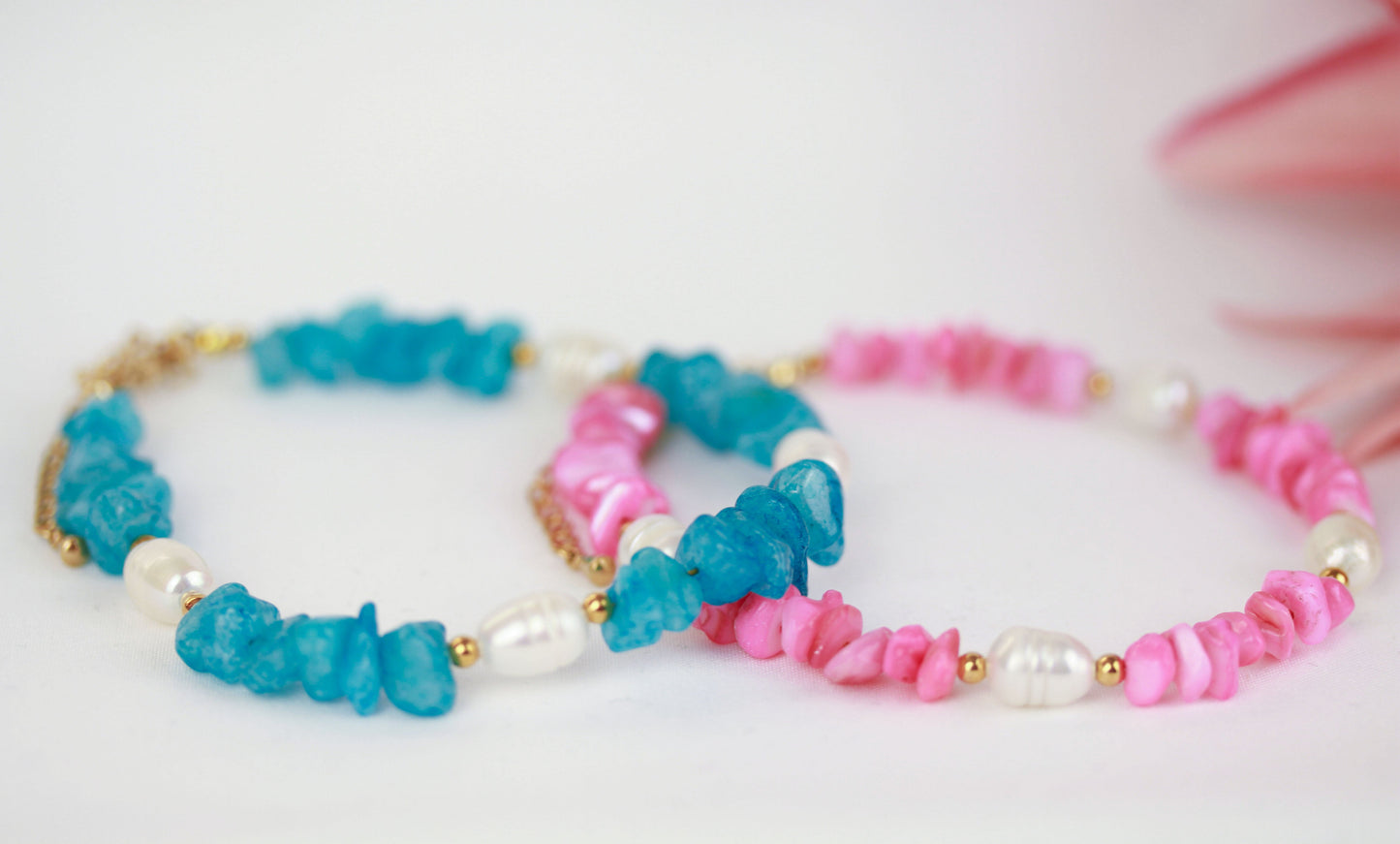 Rosa-Blau Natursteinarmband mit Süßwasserperle – Handgefertigtes Perlenarmband