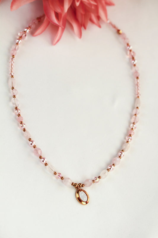 Rosenquarz Perlenkette – Sanfte Eleganz & feminine Harmonie