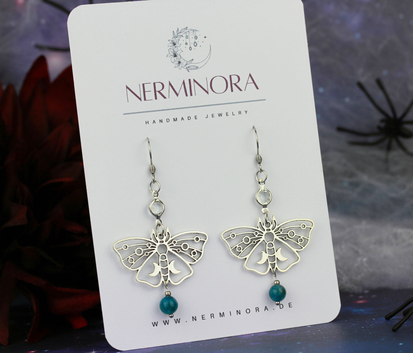 Silberne Butterfly Ohrringe mit blauen Natursteinperlen – Amberwing Kollektion