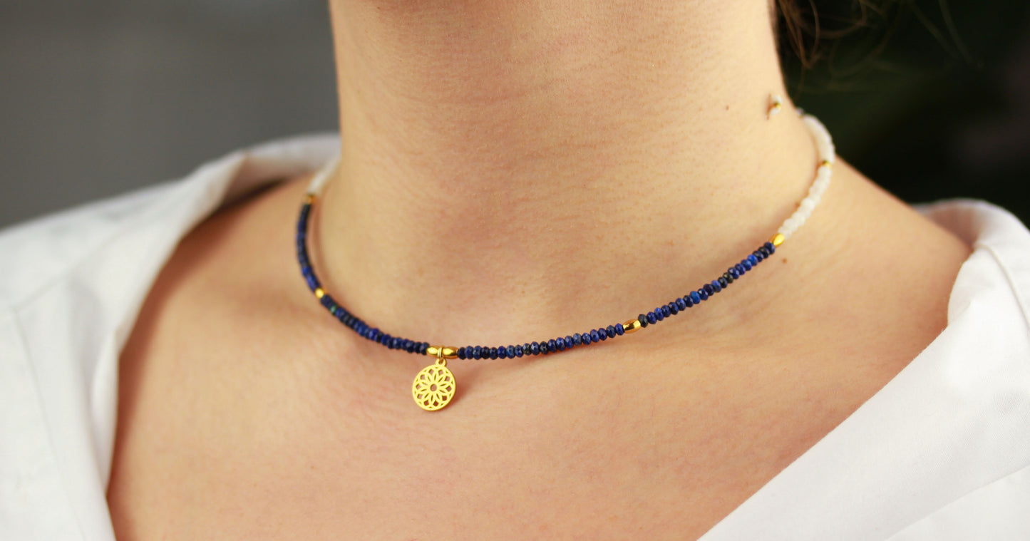 Zarter Lapislazuli Choker mit Anhänger – Handgefertigt