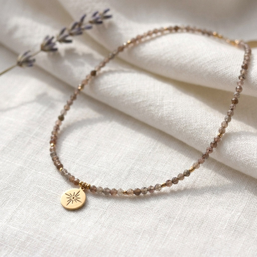 Zarter Sonnenstein Choker – Naturstein Perlenhalskette - Handgefertigt