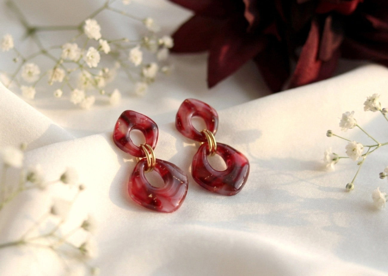 Kleine Rote Marmor Ohrringe – Elegante Polymer Clay Statement Ohrringe | Kollektion