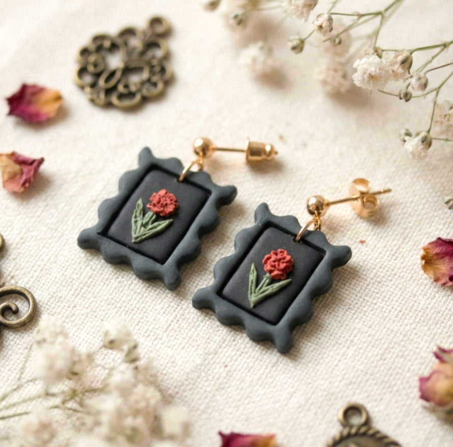 Marigold – Kleine handgefertigte Blumen-Ohrringe aus Polymer Clay