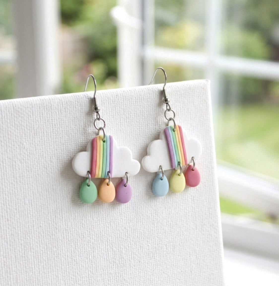 Freche Bunte Wolken – Handgefertigte Polymer Clay Statement Ohrringe
