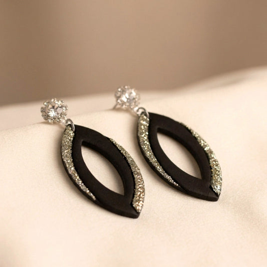 Elegante Schwarze Ohrringe mit Silberkristall – Polymer Clay Statement