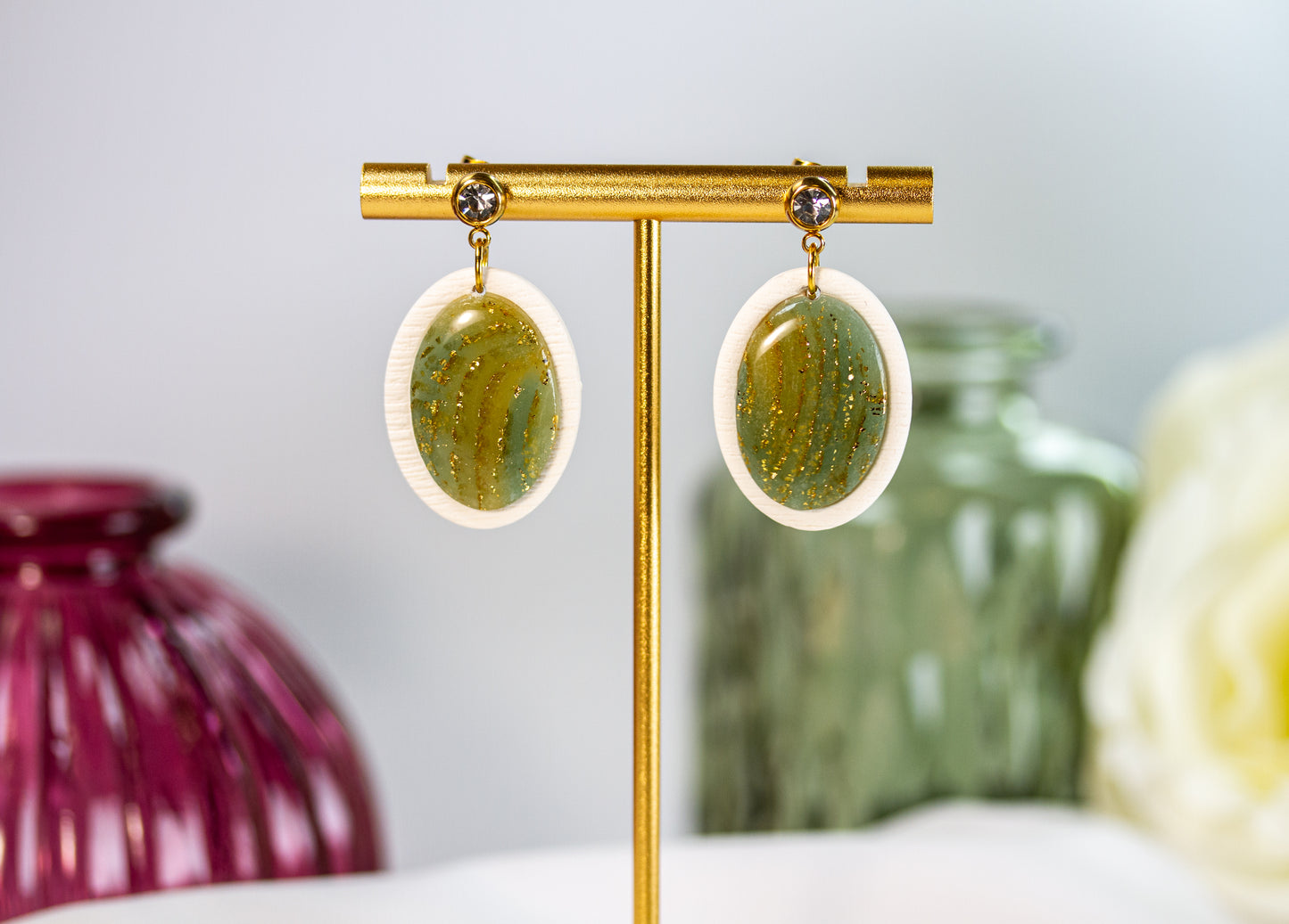 Ohrring – Oval White Frame – Sage Marble Collection