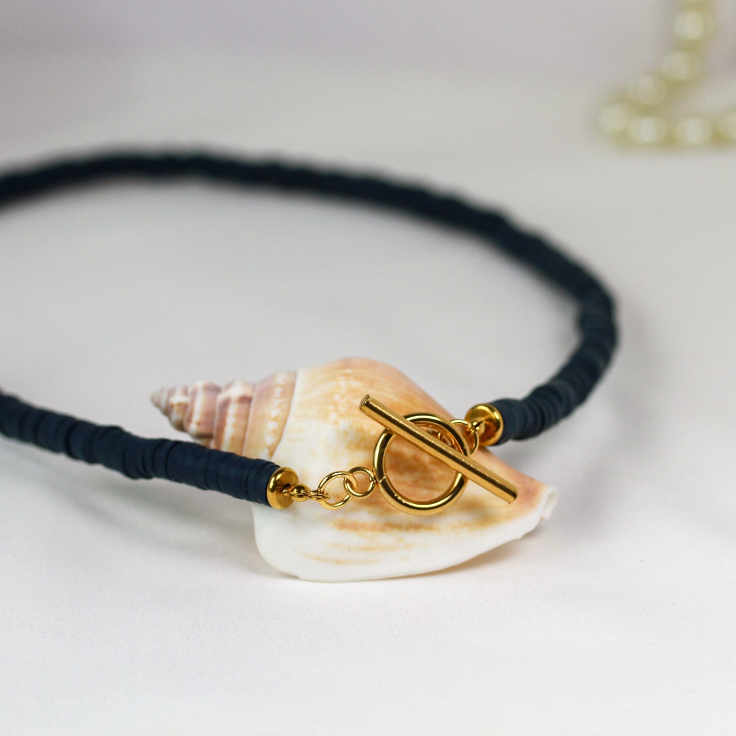 Golden Midnight – Blaue Katsuki-Halskette mit T-Bar-Verschluss