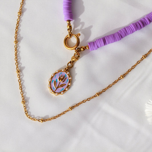 Baroque Tulip – Fliederfarbener Katsuki-Choker mit Medaillon-Anhänger