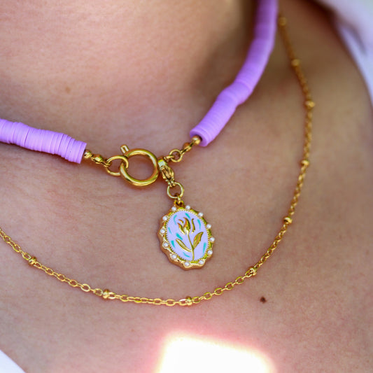 Baroque Tulip – Fliederfarbener Katsuki-Choker mit Medaillon-Anhänger