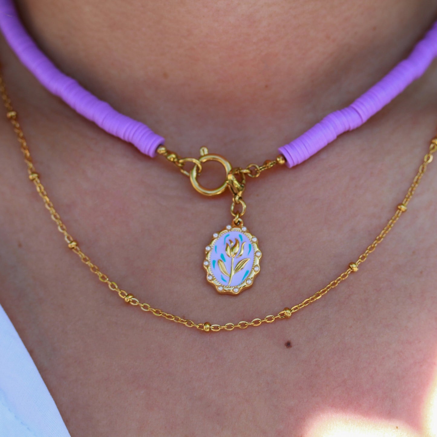 Baroque Tulip – Fliederfarbener Katsuki-Choker mit Medaillon-Anhänger