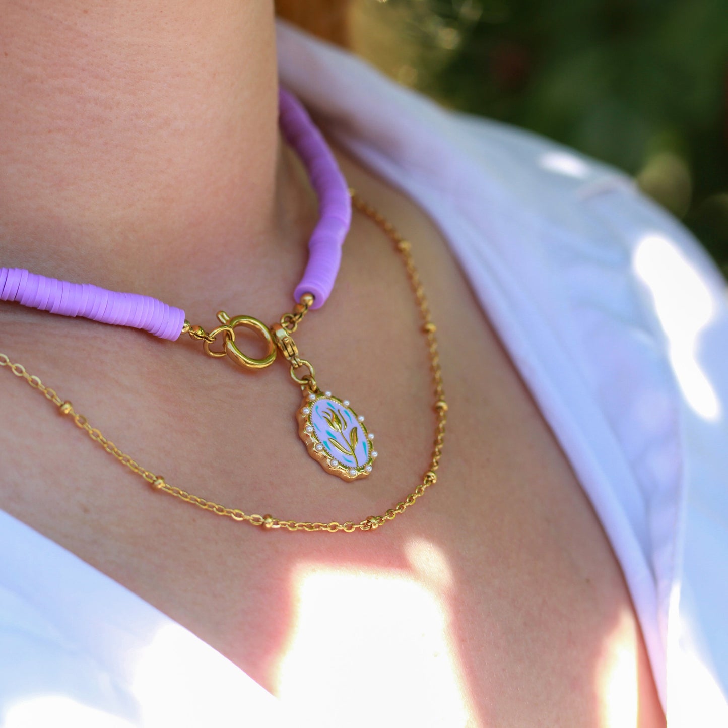 Baroque Tulip – Fliederfarbener Katsuki-Choker mit Medaillon-Anhänger
