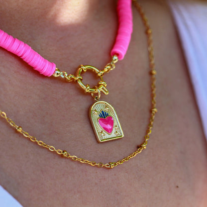 Amor Sacro – Neonpinker Katsuki-Choker mit Sacred-Heart-Anhänger