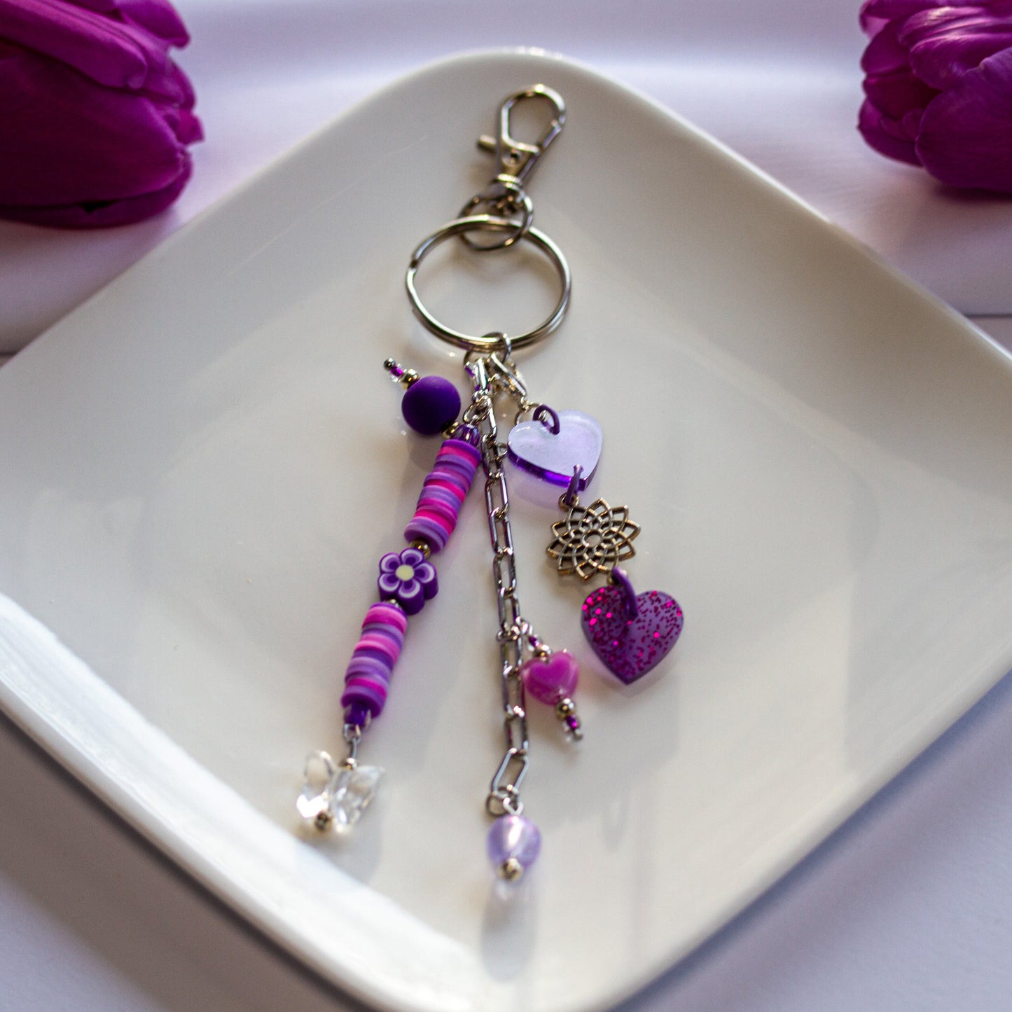 Purple Dream – Lila Bag Charm mit Perlenakzenten