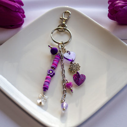 Purple Dream – Lila Bag Charm mit Perlenakzenten