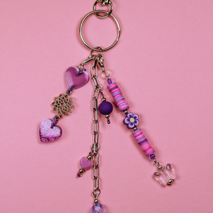 Purple Dream – Lila Bag Charm mit Perlenakzenten