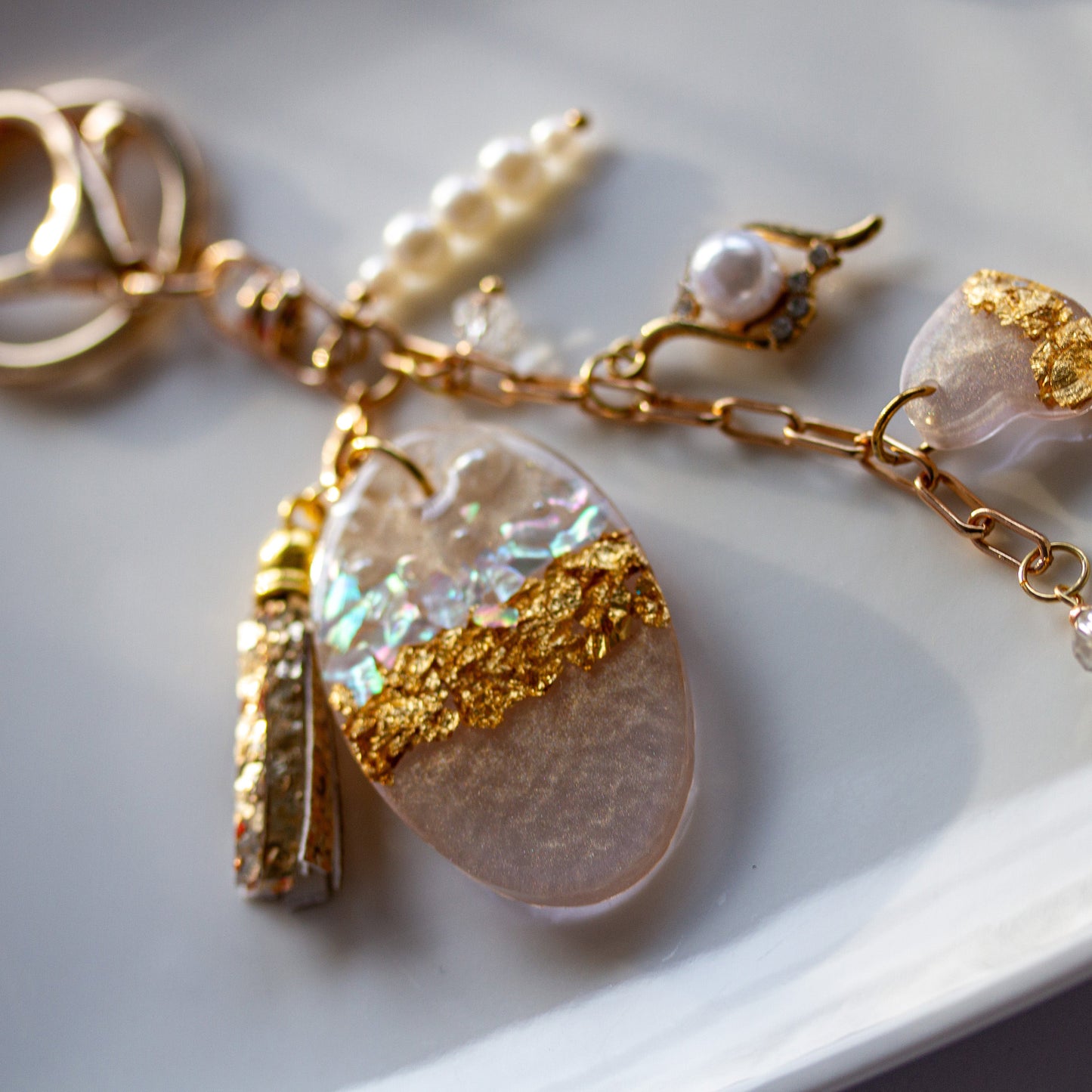 Champagne Gold – Eleganter Bag Charm in Gold und Creme
