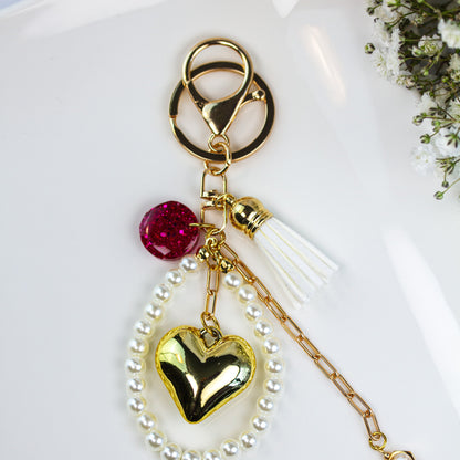 Pearl Heart Glam – Bag Charm mit Herz- und Perlenakzent