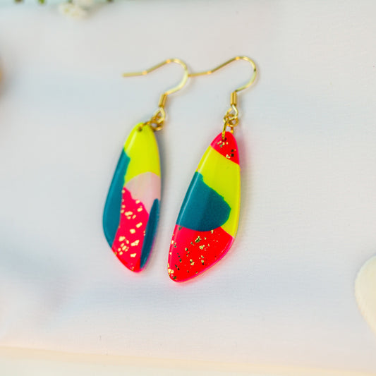 Neon Speckle – Lange Tropfen Ohrringe