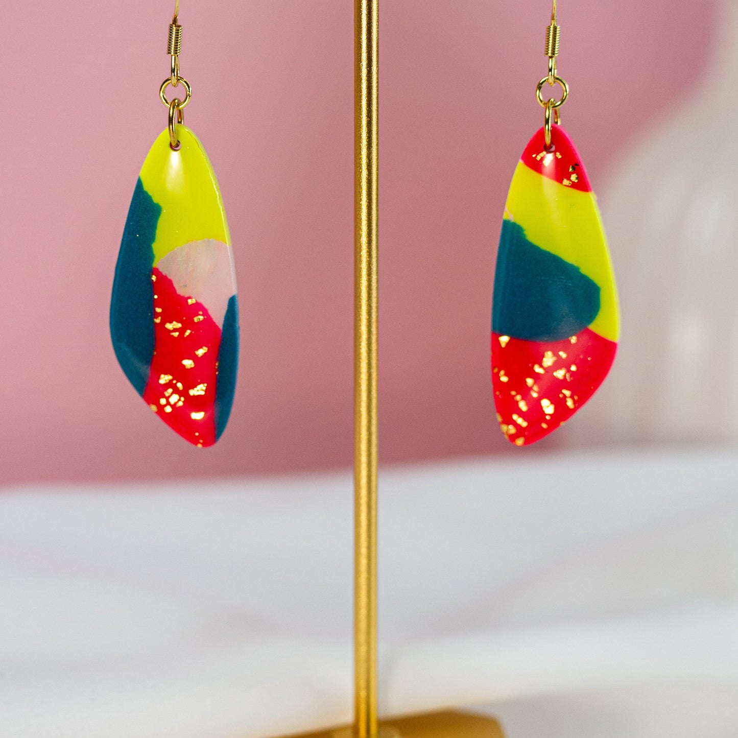 Neon Speckle – Lange Tropfen Ohrringe