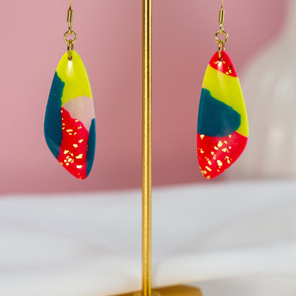 Neon Speckle – Lange Tropfen Ohrringe