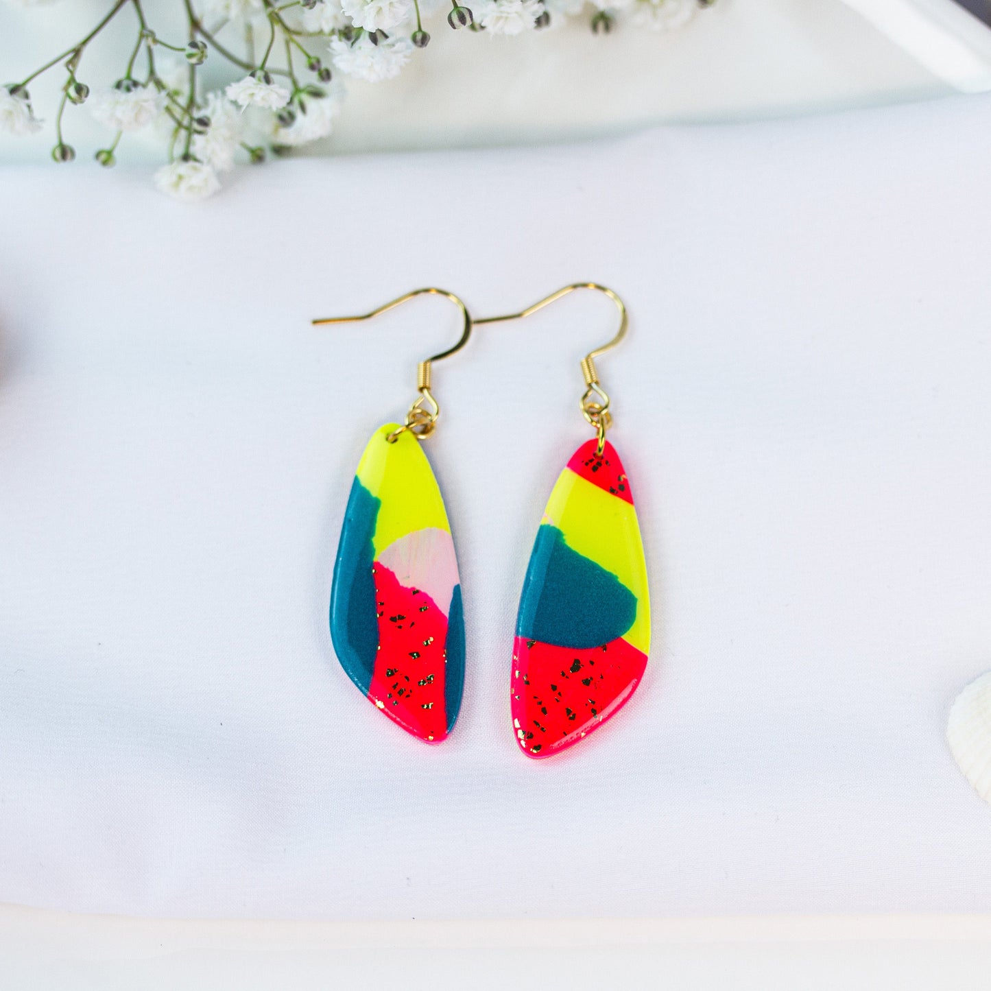 Neon Speckle – Lange Tropfen Ohrringe