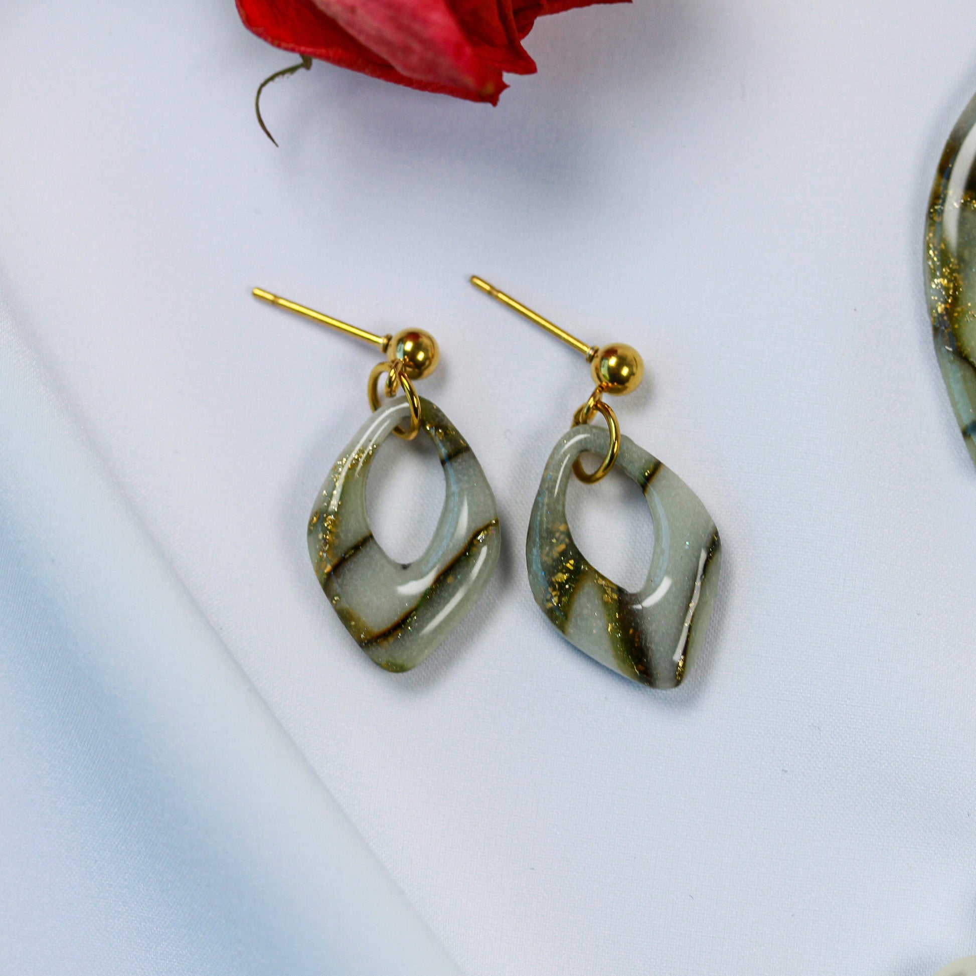 Sage Marble Leaf Mini – Ohrringe