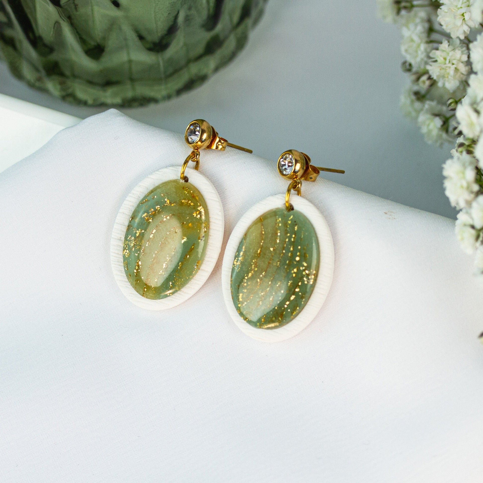 Ivory Sage Glow Oval – Ohrringe