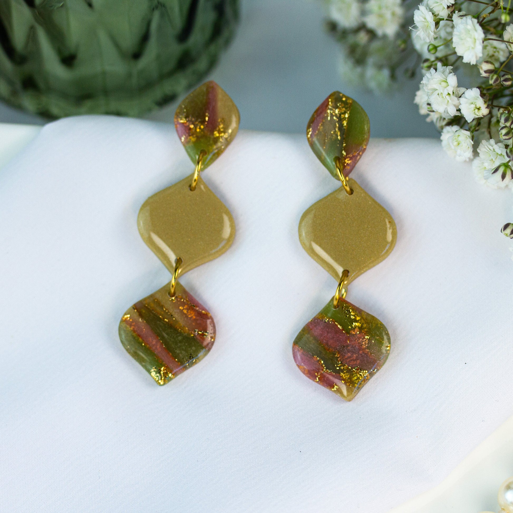 Olive Geometry Glow – Ohrringe