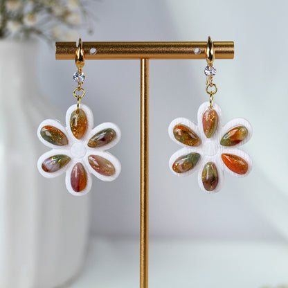 Amber Daisy Bloom – Florale Ohrringe