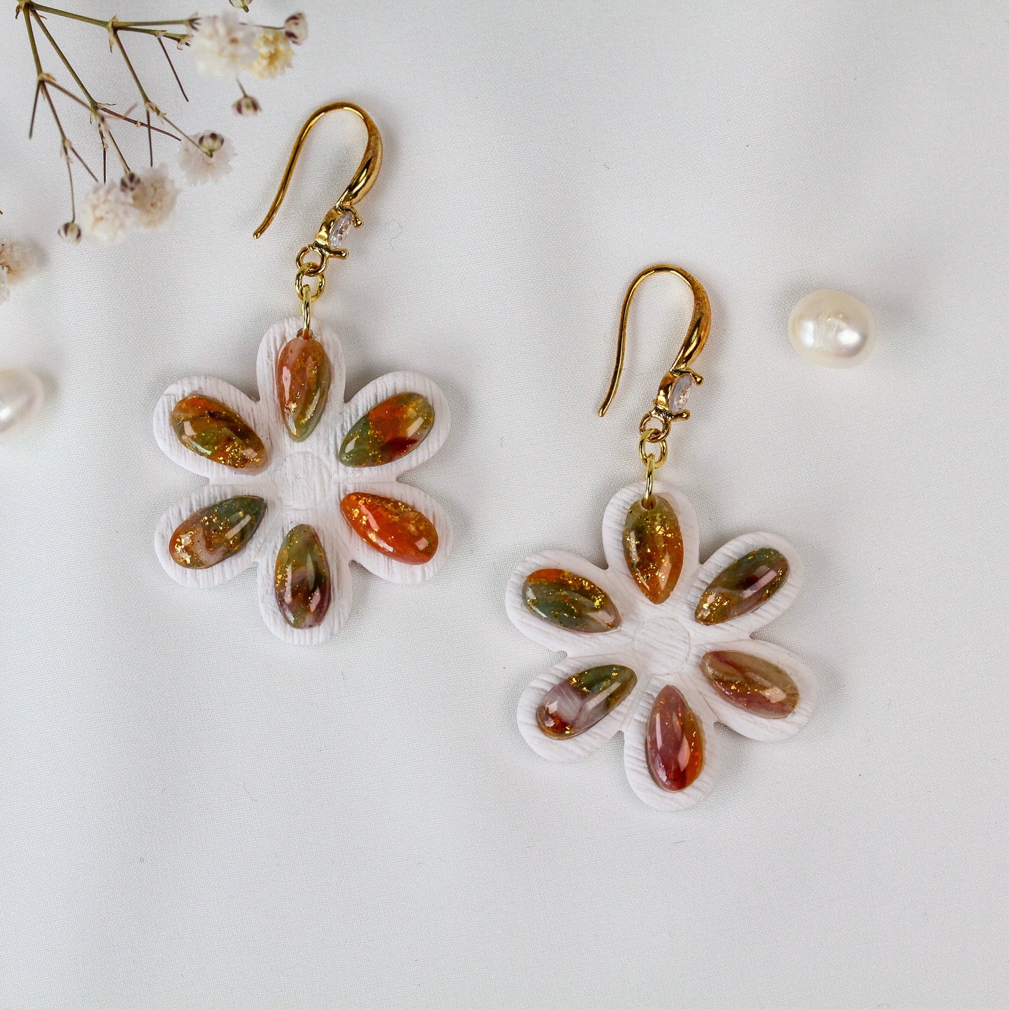 Amber Daisy Bloom – Florale Ohrringe