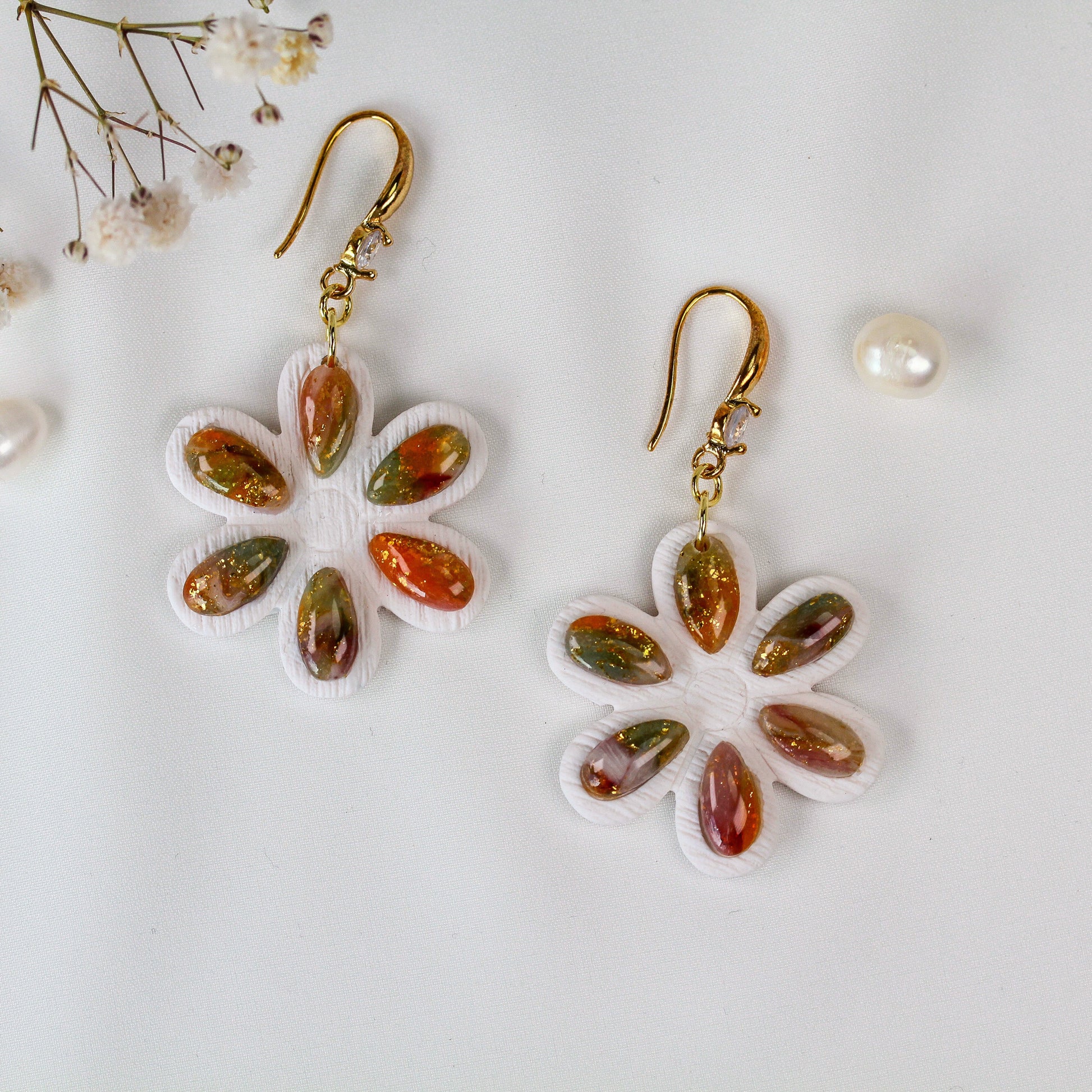 Amber Daisy Bloom – Florale Ohrringe