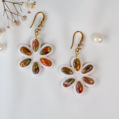 Amber Daisy Bloom – Florale Ohrringe