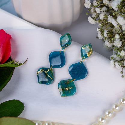 Ocean Gold Bloom – Wavy Chain Ohrringe