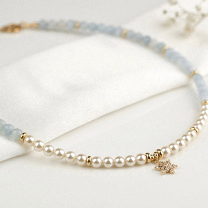 Aquamarine Snowflake – Halskette mit Aquamarin und Perlen