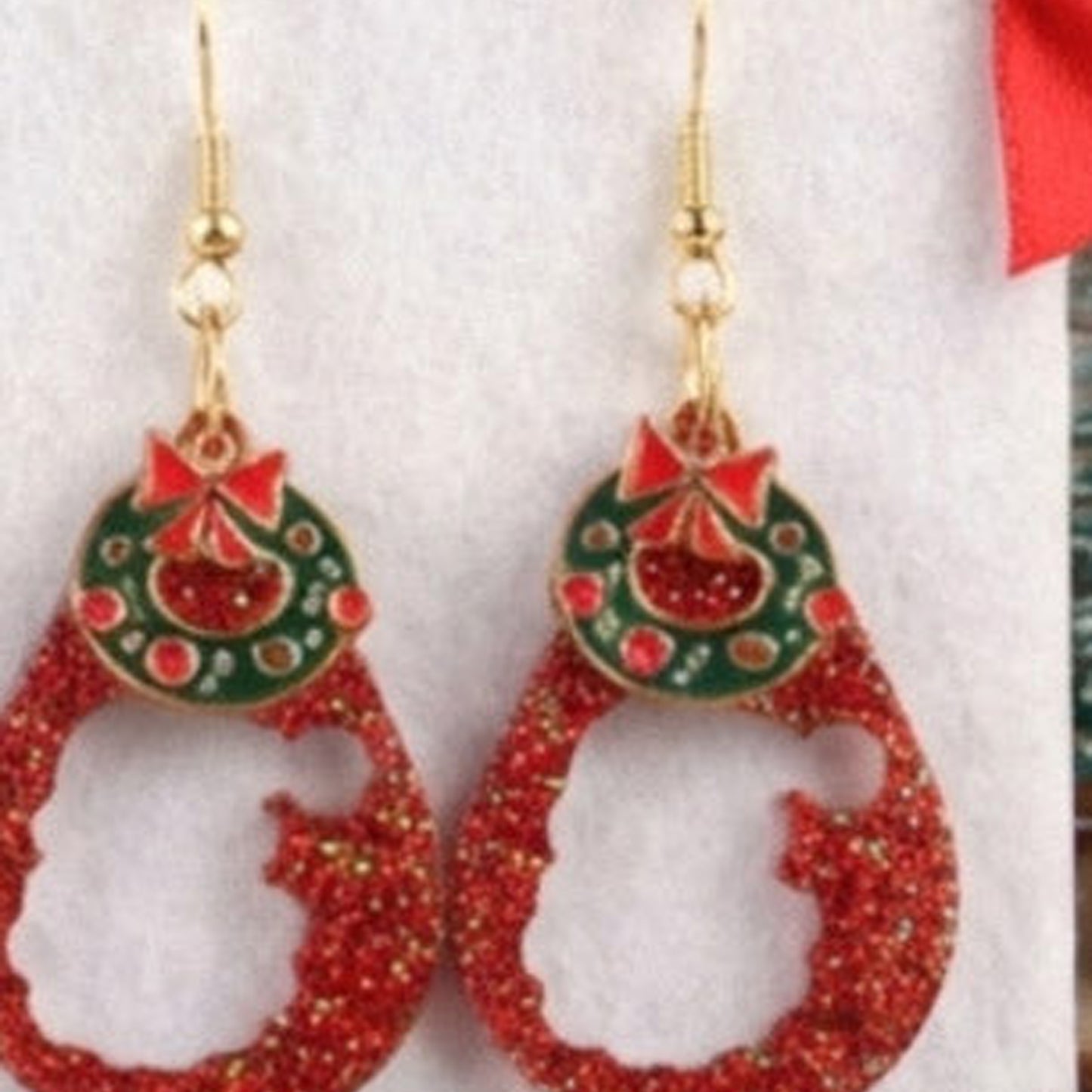 Festive Ruby Spark – Weihnachtsohrringe Kollektion