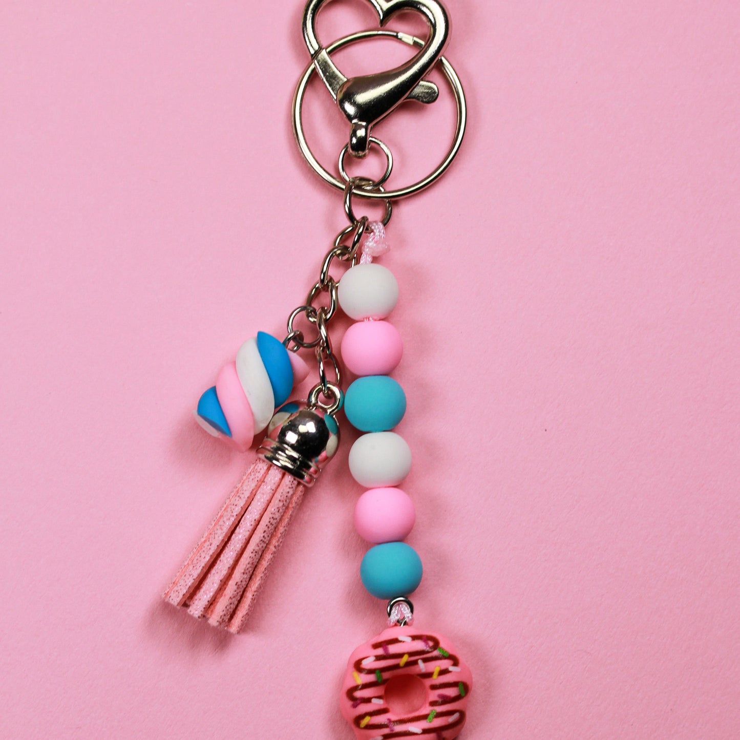 Marshy Donut – Verspielter Bag Charm mit Donut-Akzent