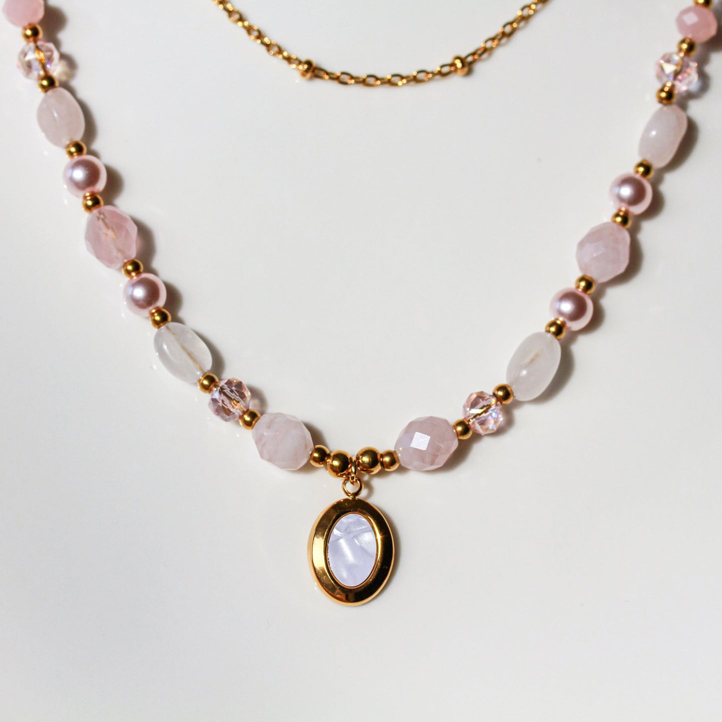 Rosé Quartz – Rosenquarz-Halskette mit Goldakzent