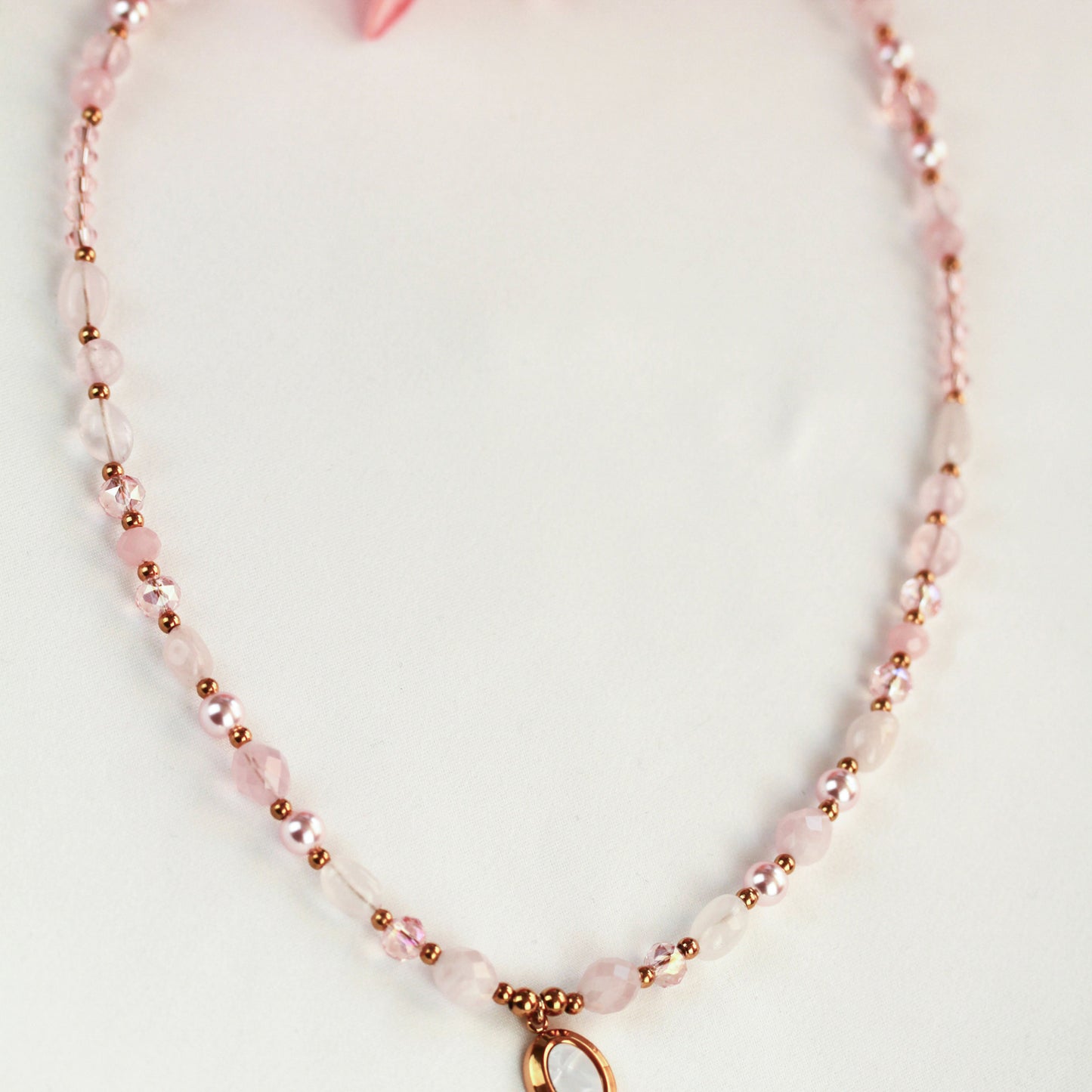 Rosé Quartz – Rosenquarz-Halskette mit Goldakzent