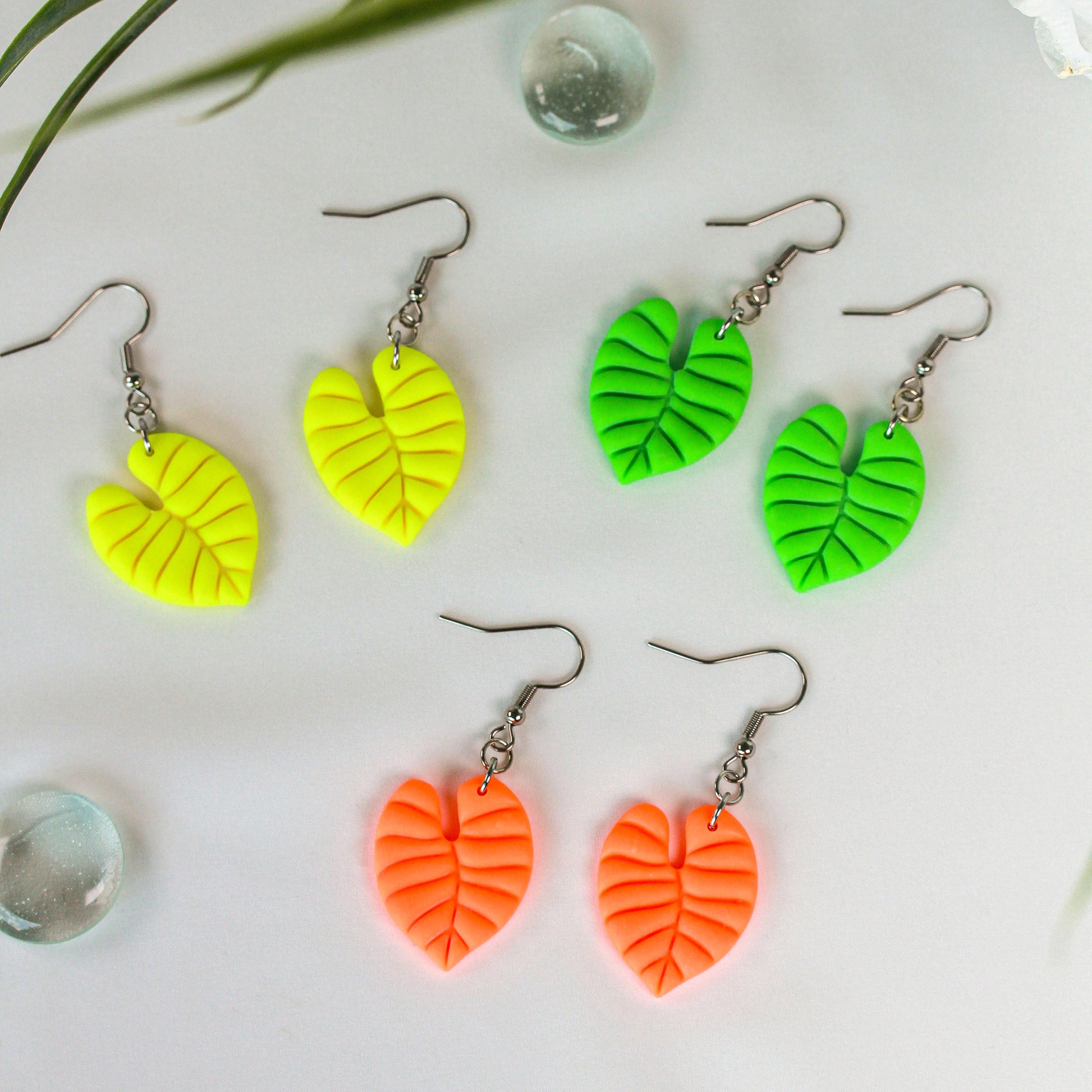 Neon Monstera – Ohrringe