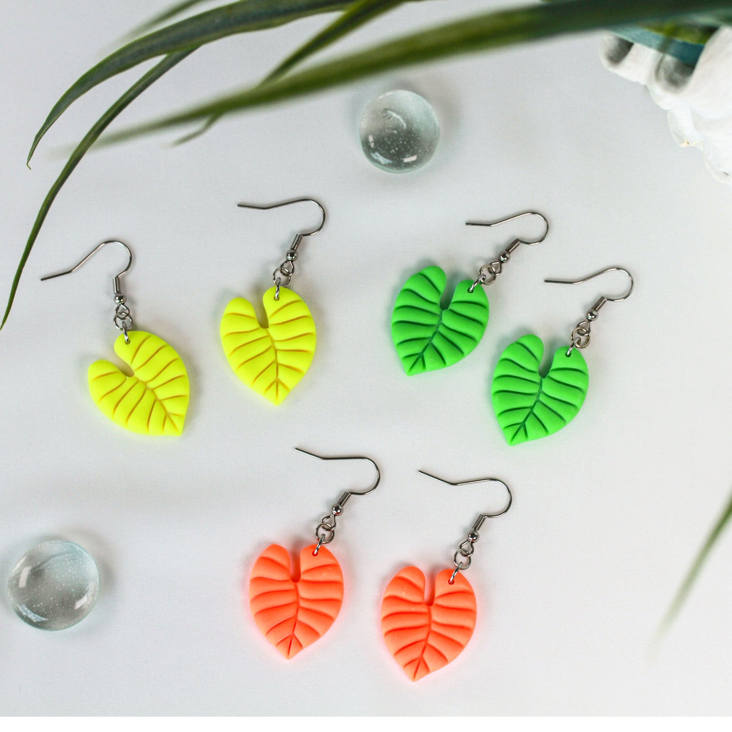 Neon Monstera – Ohrringe