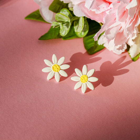 White Daisy – Florale Ohrringe