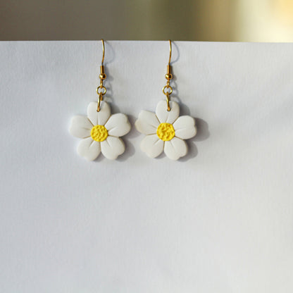 White Daisy – Florale Ohrringe