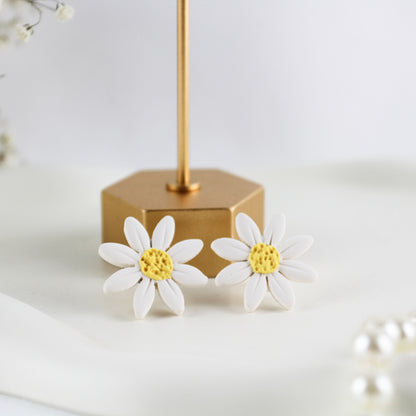 White Daisy – Florale Ohrringe